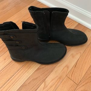 Merrell 6 1/2 medium insulated boots!